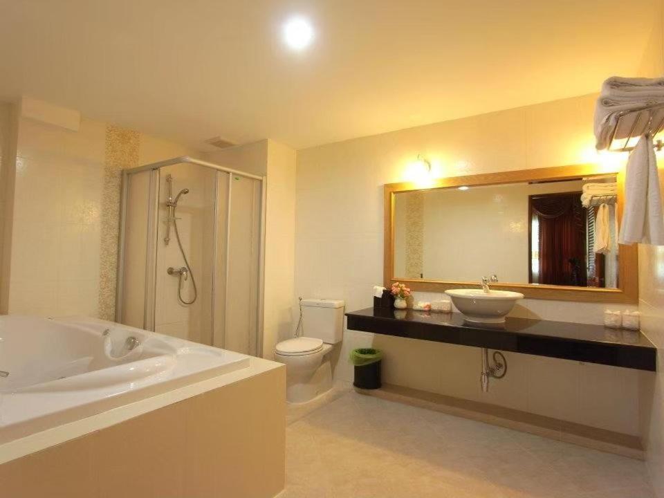 Major Grand Hotel Chum Phae Екстериор снимка