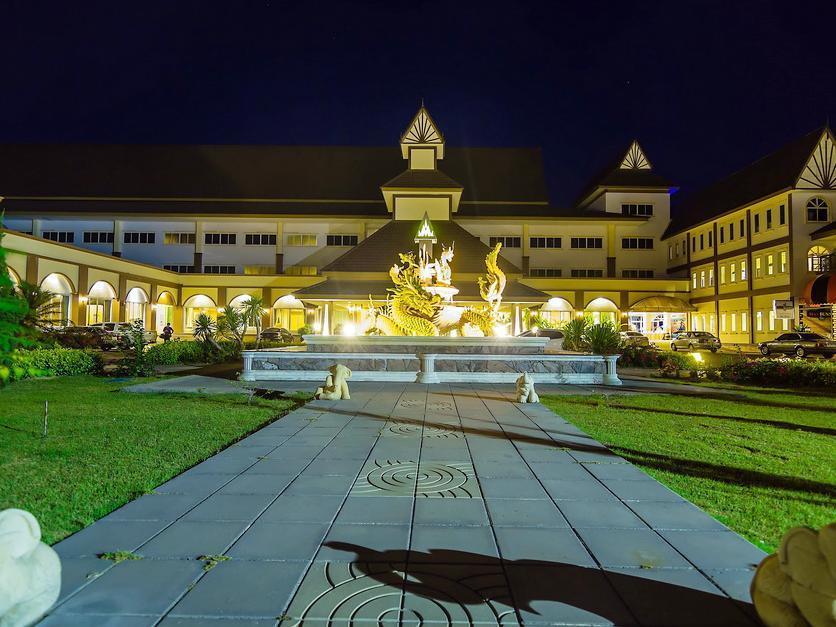 Major Grand Hotel Chum Phae Екстериор снимка