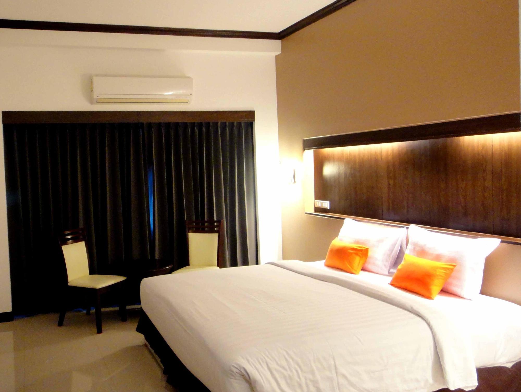 Major Grand Hotel Chum Phae Екстериор снимка
