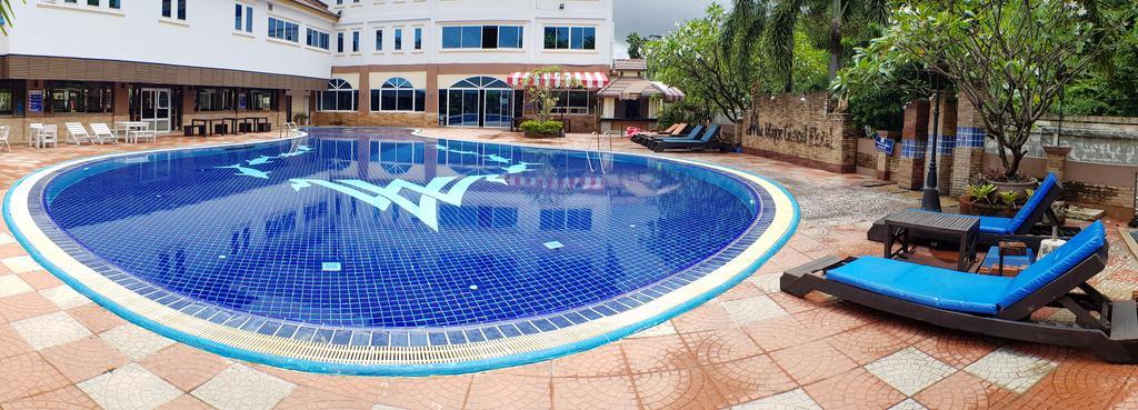 Major Grand Hotel Chum Phae Екстериор снимка