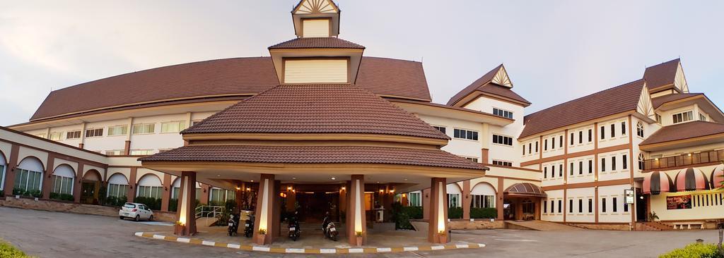 Major Grand Hotel Chum Phae Екстериор снимка