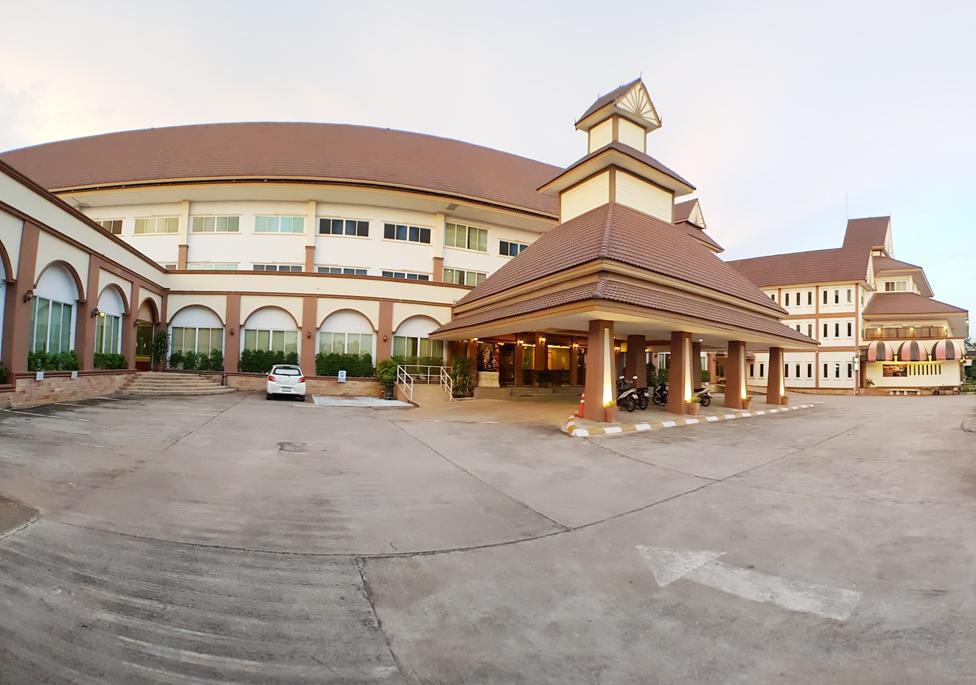 Major Grand Hotel Chum Phae Екстериор снимка