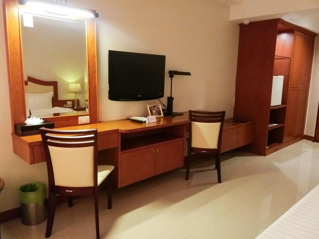Major Grand Hotel Chum Phae Екстериор снимка